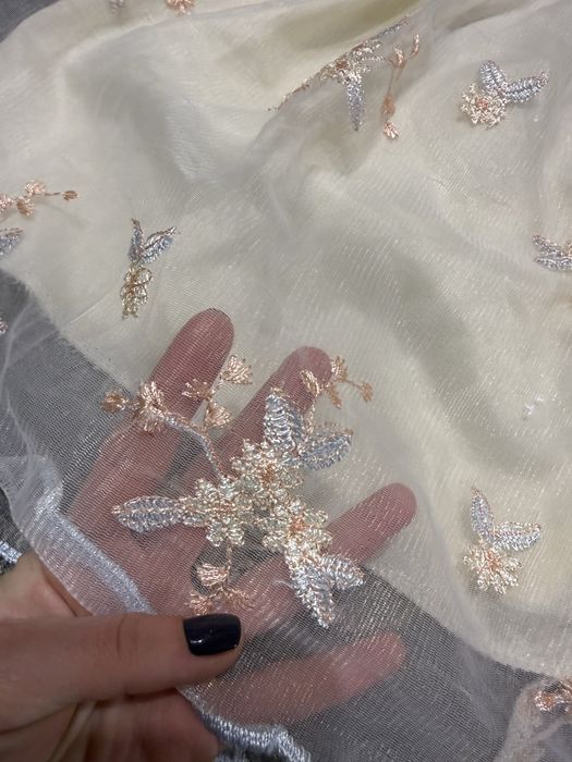 Елегантни рокли за момичета, размери 110 и 116 РАСПРАДАЖБА