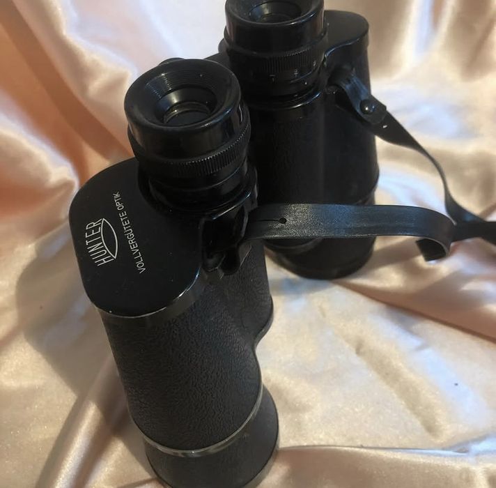 Binoclu HUNTER 10x50, în stare bună de funcționare