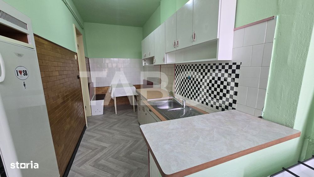 Apartament de vanzare 2 camere decomandate etaj intermediar Strand