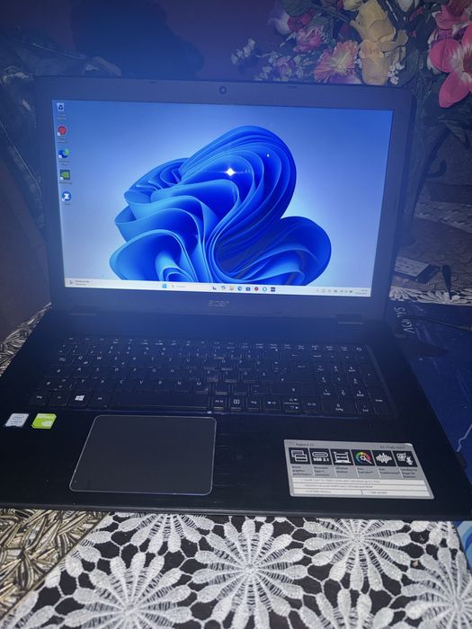 Vand consola ps4 500 gb si laptop acer sau schimb cu laptop gaming