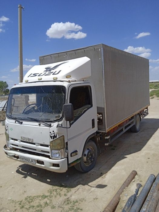 Isuzu abtomobol sotiladi