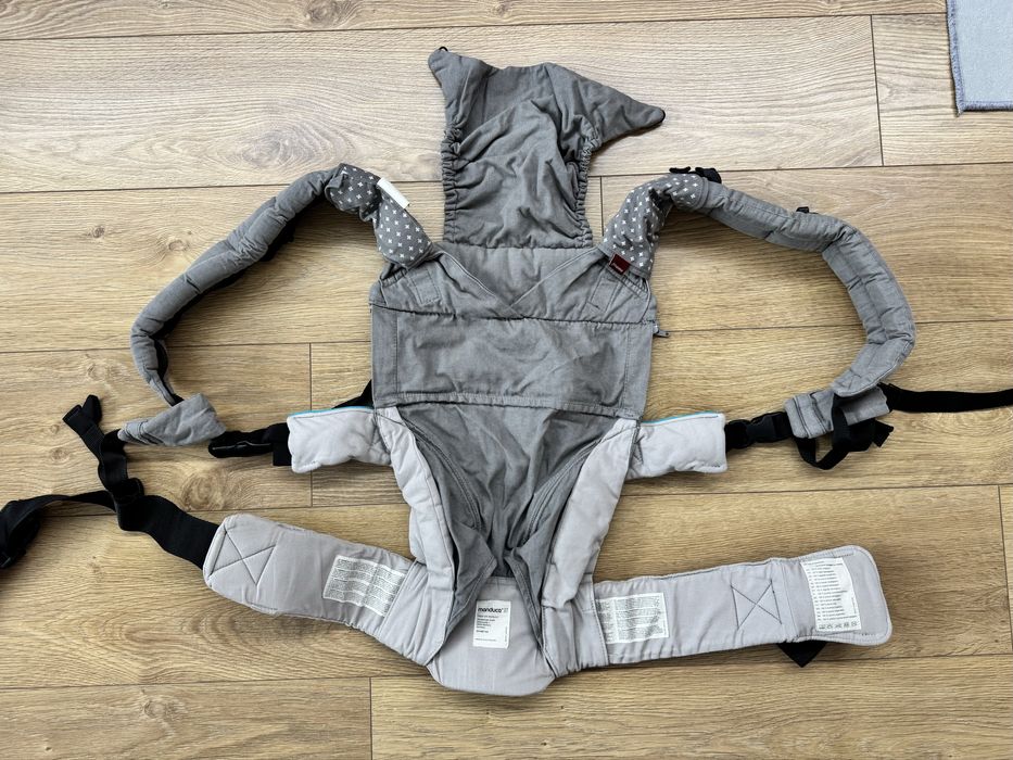 Manduca xt gri cu bej si accente cyan