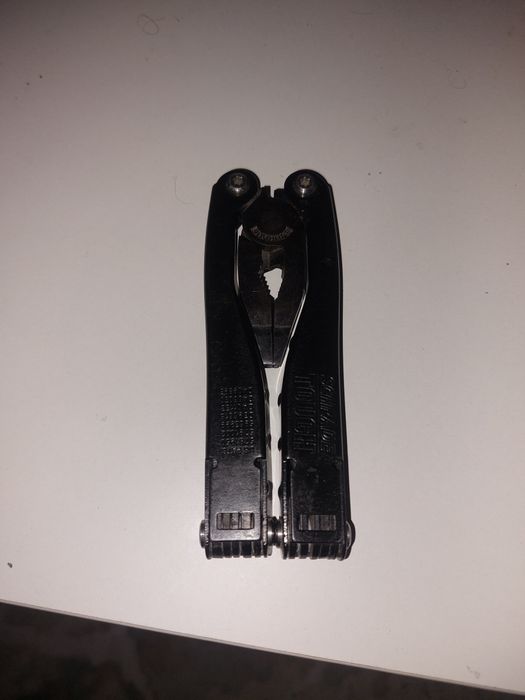 Мультитул Цвет черный