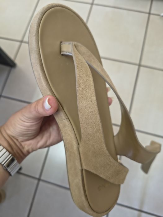 Sandale din piele întoarsă Mango