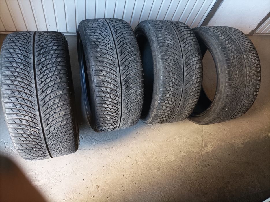 Продавам 4 зимни гуми 295/35/21 Michelin PA 5-140 евро/бр.