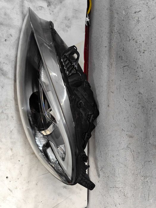 Фар Волво В40  Volvo V40