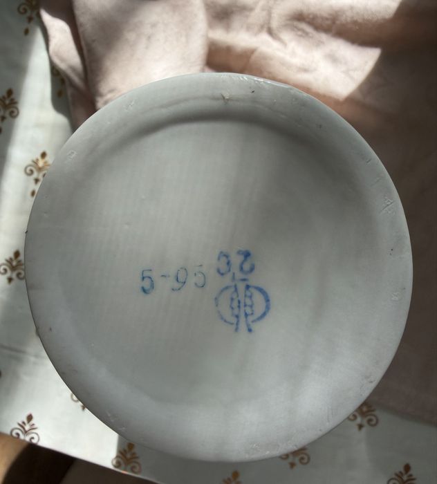 Продам фарфоровый чайник и вазу