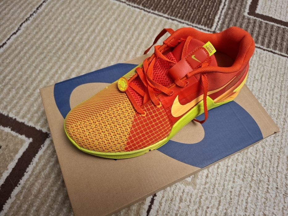 Кроссовки беговые