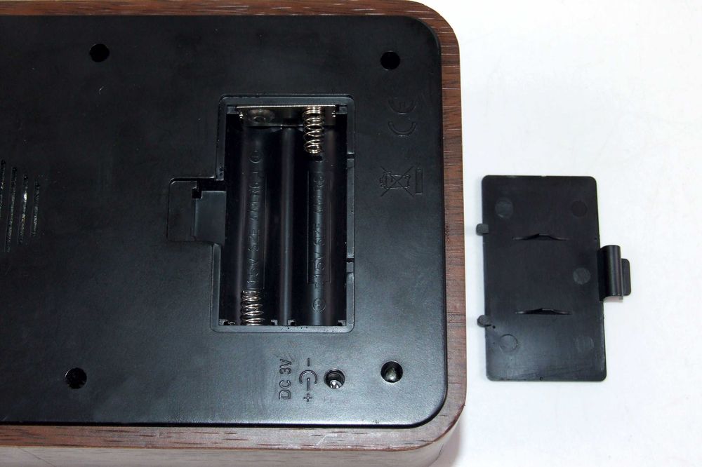 Radio ADE, cautare automata, termometru, priza si baterii, IMPECABIL