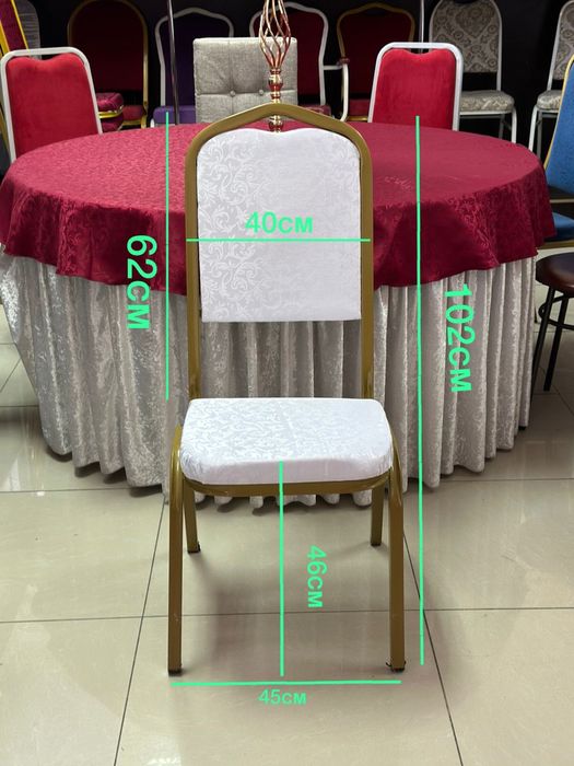 Сдам в аренду стол со стулями . Стол круглый , стол квадратный .