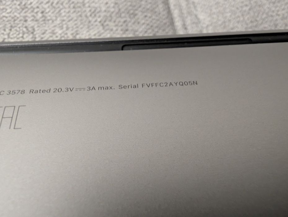 Лаптоп Macbook PRO 13 M1 2020 16GB 256GB SSD с НОВА БАТЕРИЯ