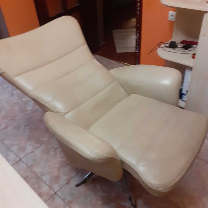 Продавам релаксиращ стол естествена кажа