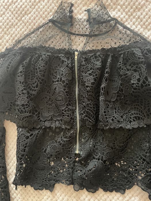 Черна блуза с дантела
