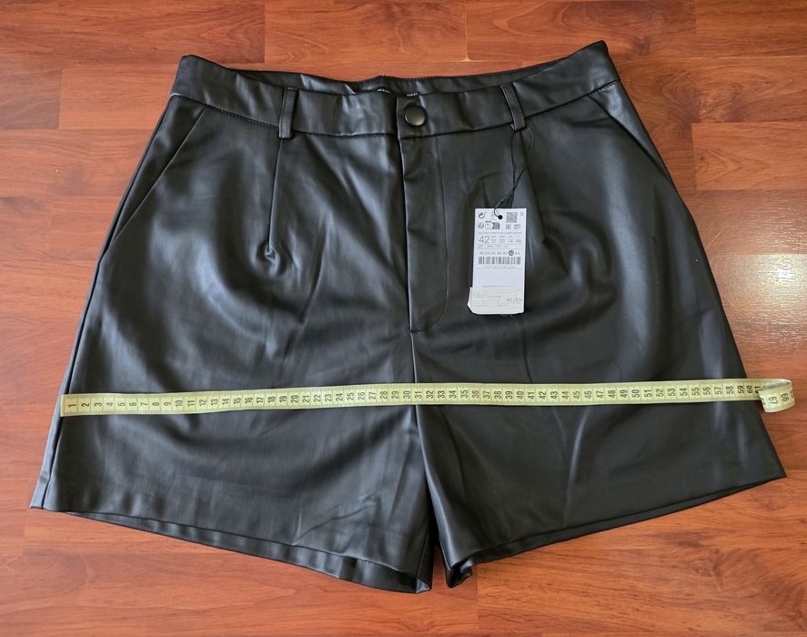 Stradivarius Къси кожени панталони