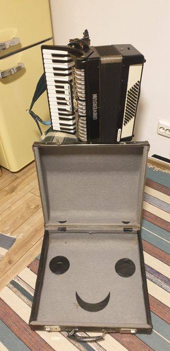 Acordeon  /  72  basi  /