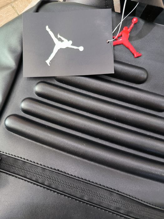 Продам новые рюкзаки Jordan