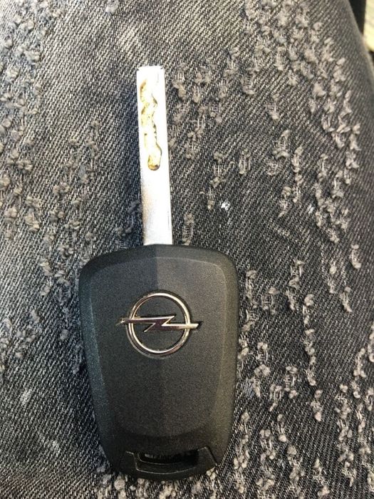 Оригинален ключ от Опел Астра Н. Ключът никога не е ползван