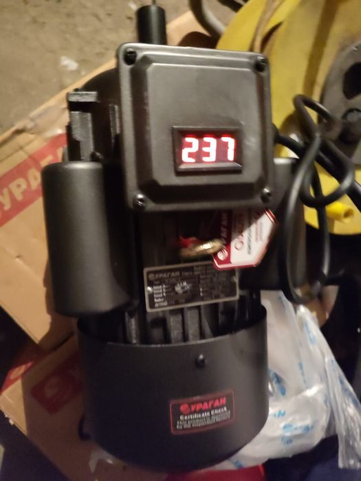 Электро Двигатель на 220