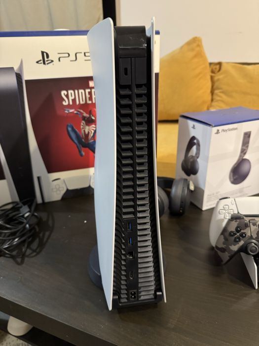 Playstation 5 Disk edition - 2 контролера - слушалки Pulse 3D - 3 игри