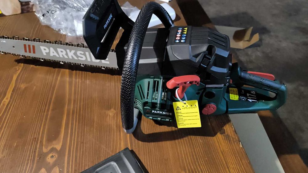 Vand Drujba/motofierastrau benzina nou cu garantie 3 ani complet