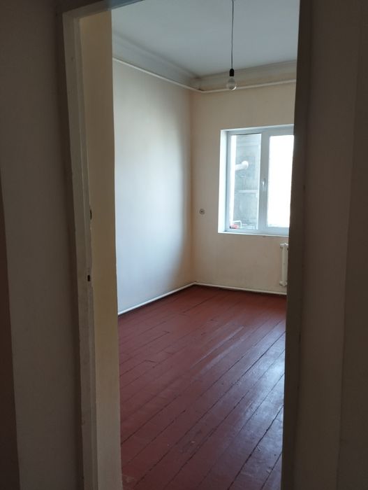 Оху кафеси якинида хонадан ижарага берилади