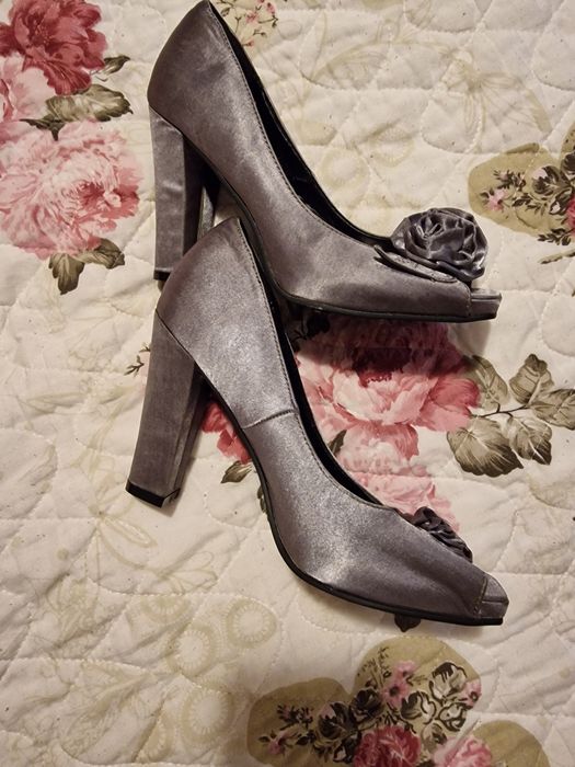 Pantofi de dama cu toc