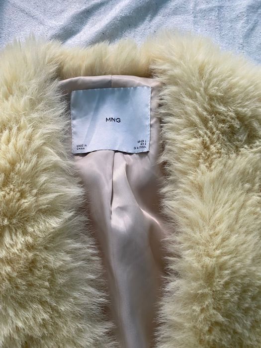 Късо палто Mango