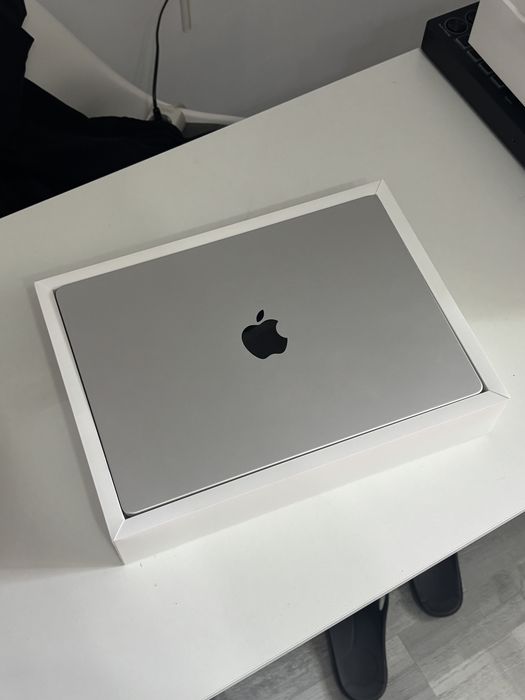 Macbook pro m4 16gb ram 512gb ssd