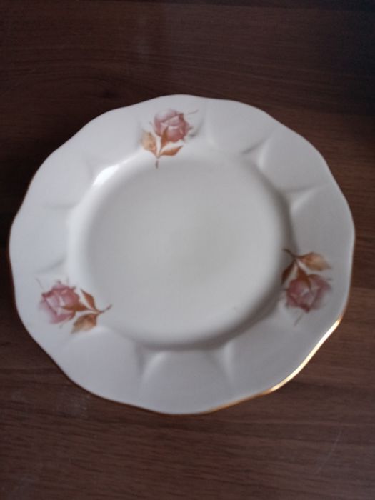 Продам набор тарелок.