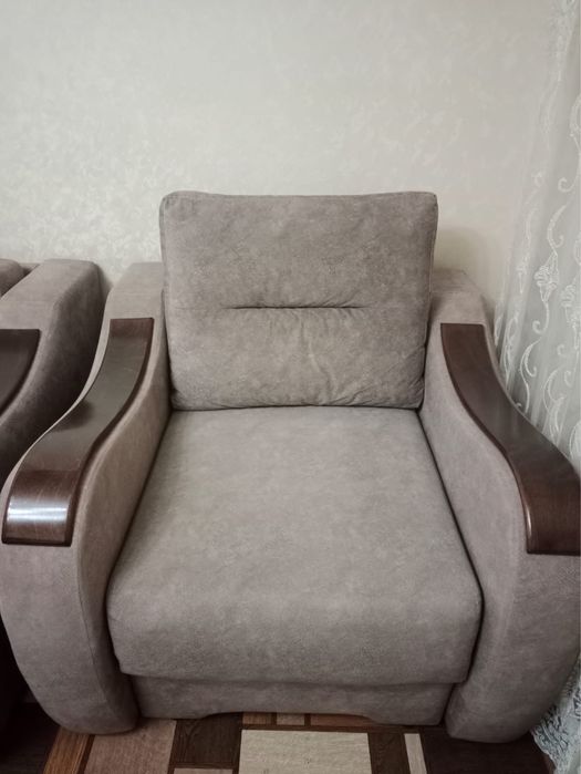 Продам диван с креслом и пуфиком
