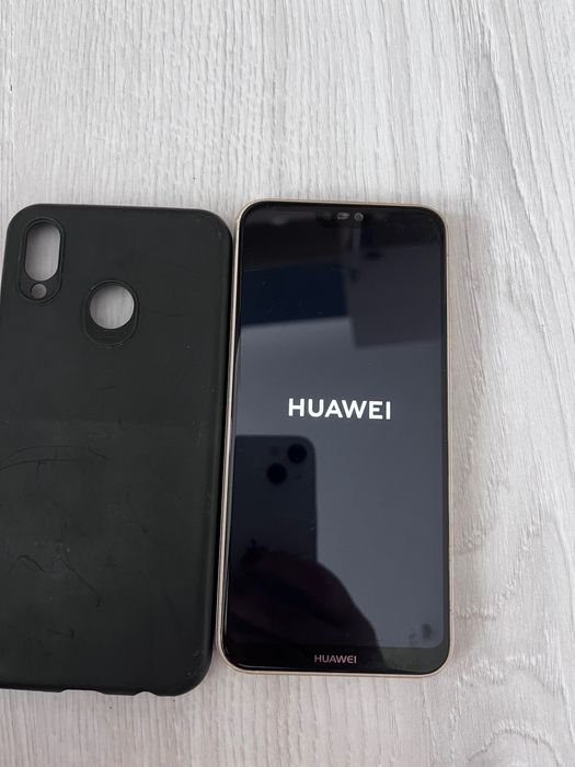 смартфон Huawei P20 Lite.