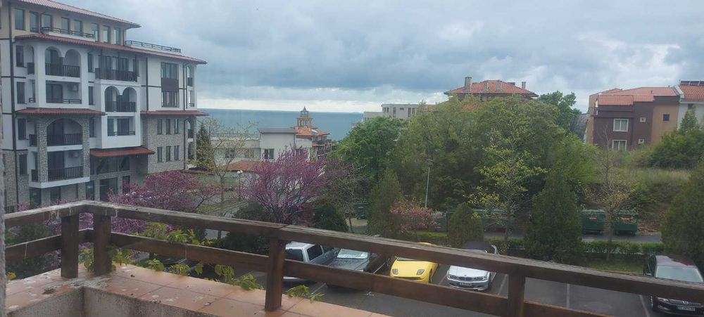 Обзаведен тристаен апартамент с гледка море в комплекс „Етъра 3“