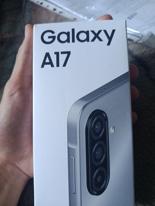 Продаю телефон Samsung