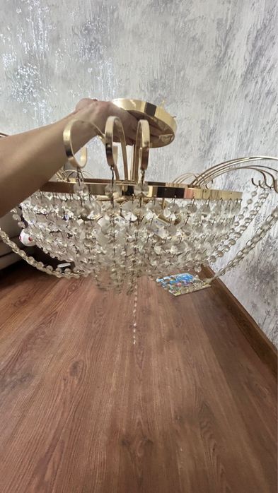 Продается люстра