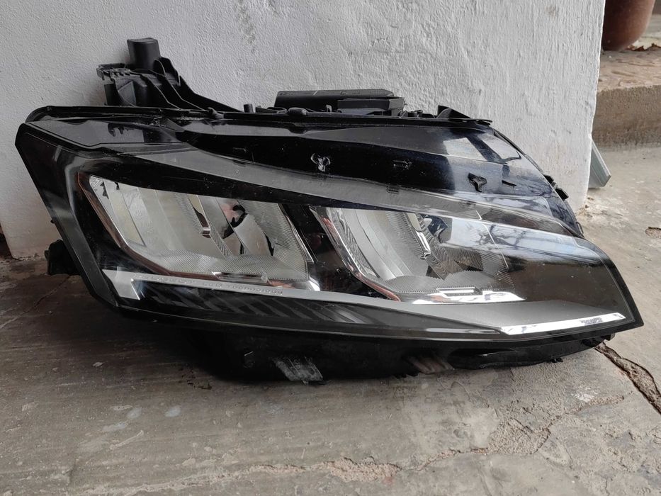 Фар Peugeot 308 LED десен / Фар Пежо 208 Оригинален
