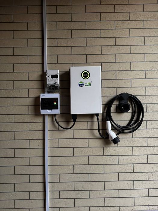 Электрик. Установка зарядные блок и станции для электромобили. Монтаж