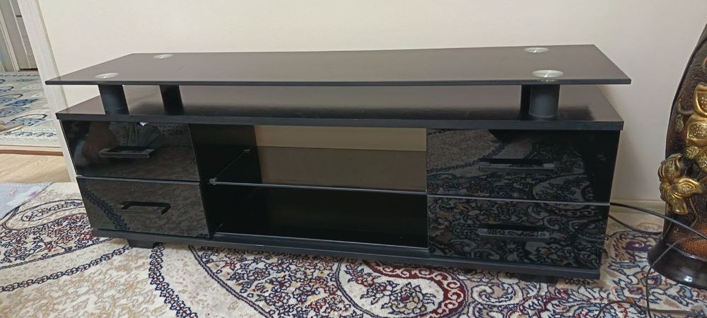 Televizor pastavka.Aybi yo'q.Ideal holatda hech qayerida aybi yo