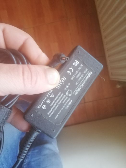 Încărcător laptop mufă subțire 19v 2,37amp