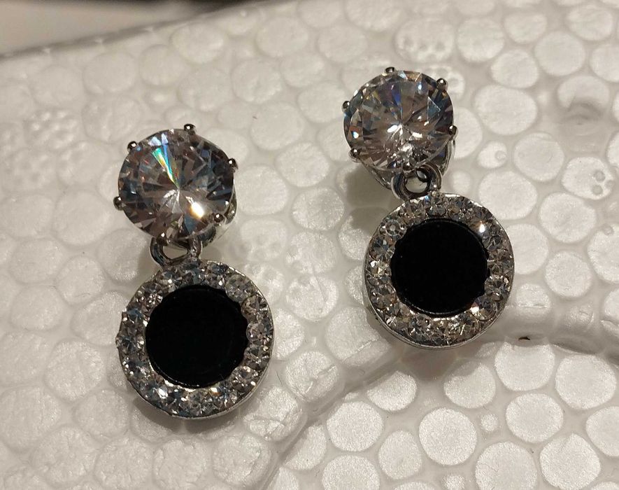 Сребристи обеци, обици с камъни , висящи,обеци на силиконов щифт