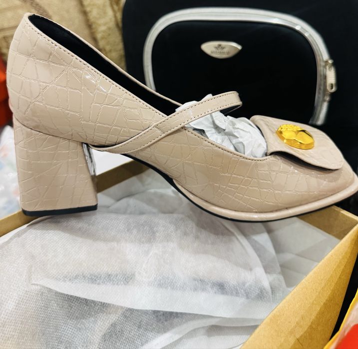 Дамски обувки с дебел ток