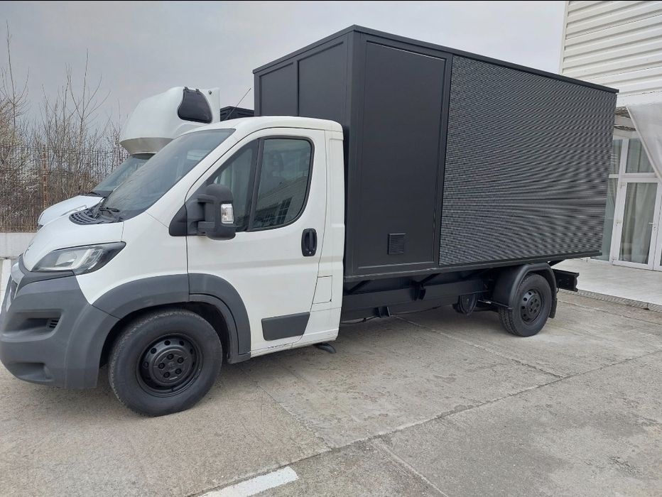 Ecrane LED P8 montate pe mașină – 14,74 mp – Publicitate mobilă – IP65
