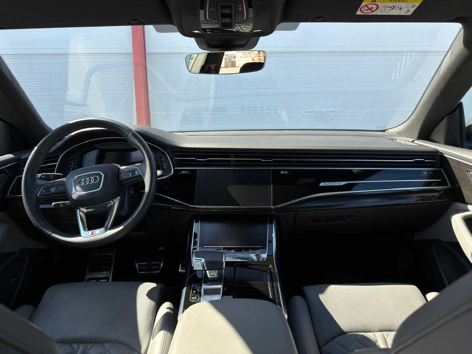 Audi Q8 S-Line - 33.500km. 55.000€ + TVA Deductibil