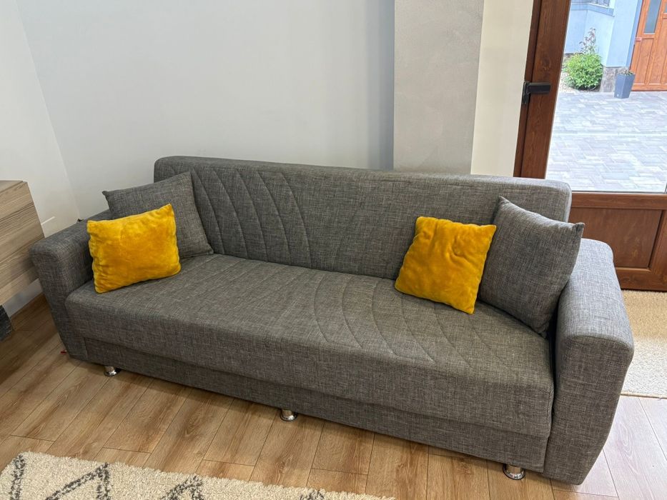 Vand 2 canapele extensibile