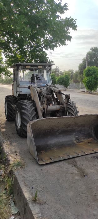 Pogruzchik t150 traktor