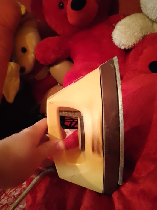 Продам три  утюга.