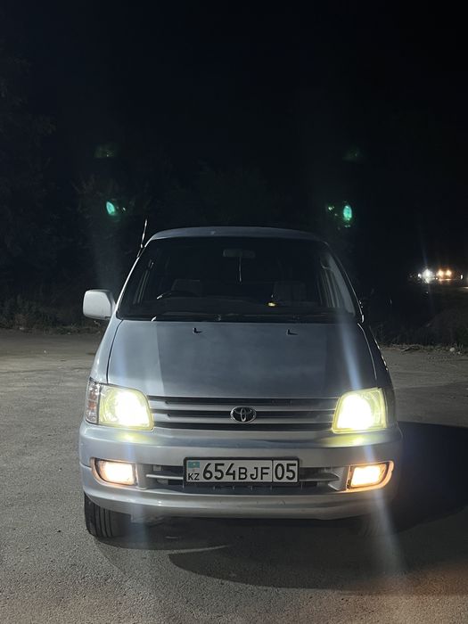 Продам toyota noah