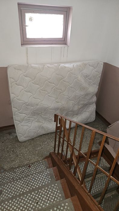 Отдам матрас бесплатная. 160 х200 см.