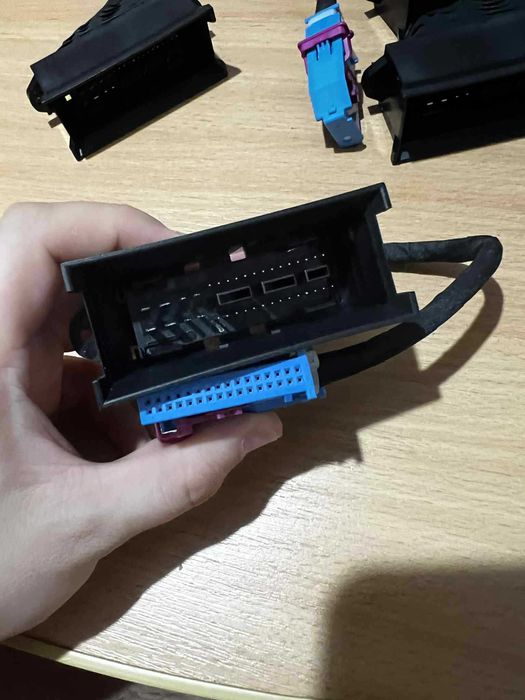 Mufă adaptoare ceasuri bord VW Euro 4 roșu-albastru la  Euro 5 alb