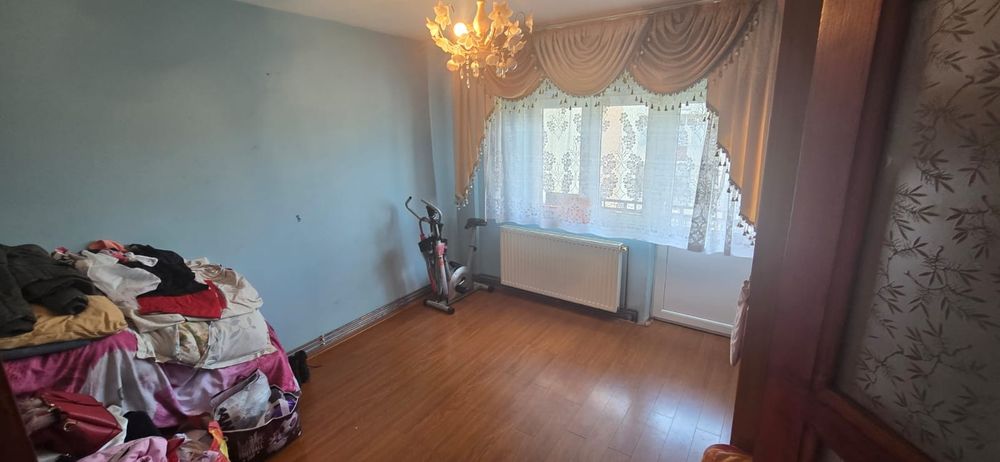 Apartament 3 camere de vanzare