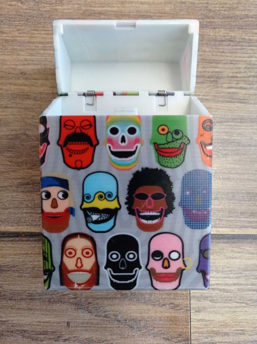 Чисто Нова Табакера Кутия за цигари Черепи